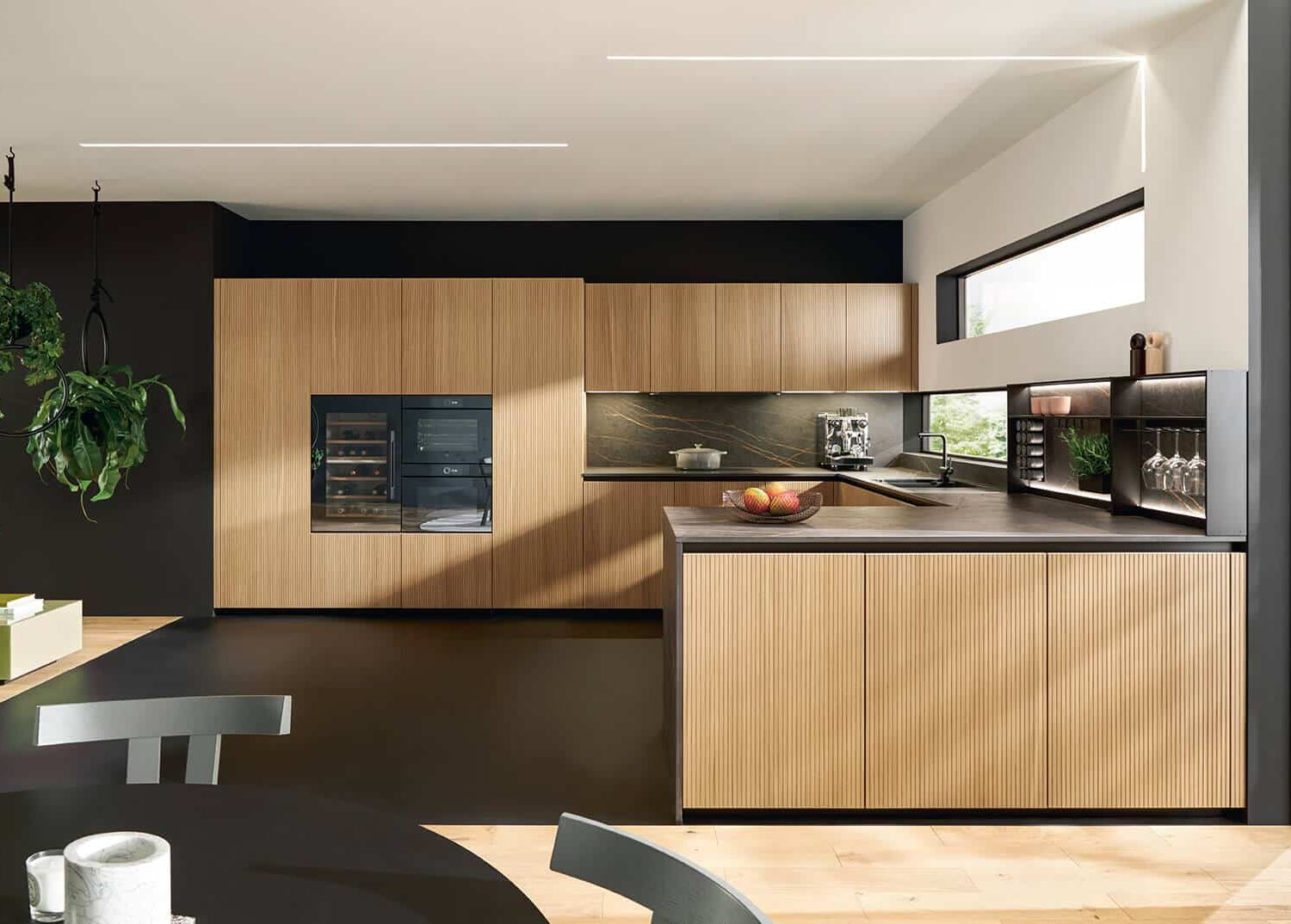next125 Design U-Küche mit geriffelten Holzfronten