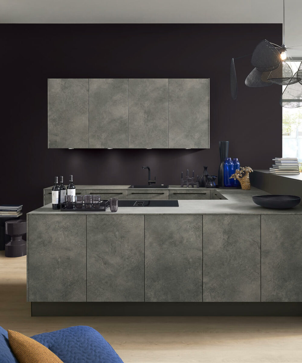 Nolte Design U-Küche Steinoptik mit Hochschrank